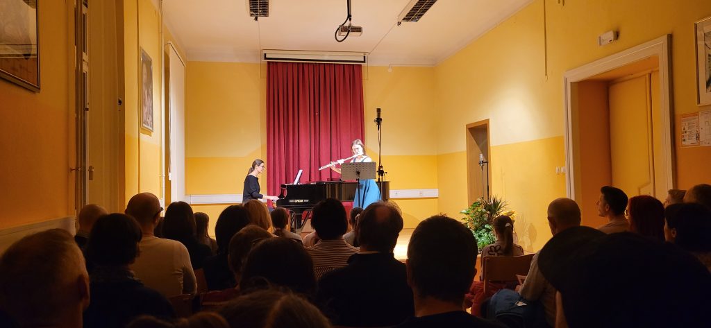 Utrinki s koncerta flavtistke Alje Boštjančič

